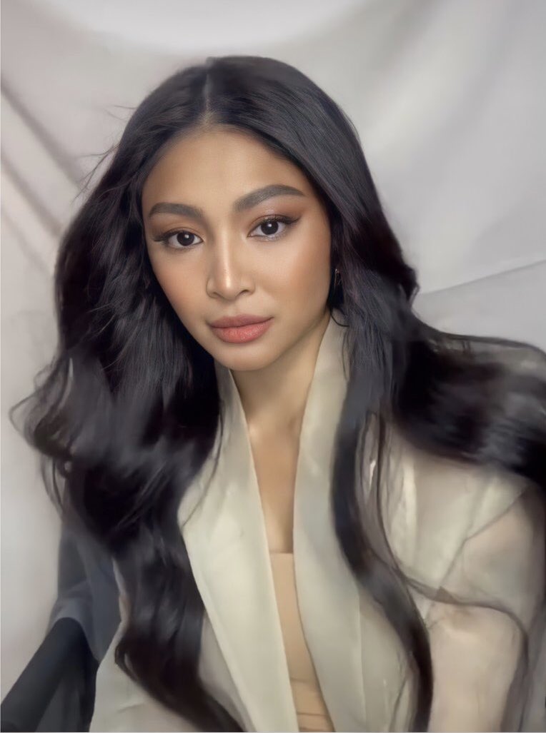 livelikepotter's tweet photo. nadine knows SHE’S THAT BITCH https://t.co/nyE5yjzUfI