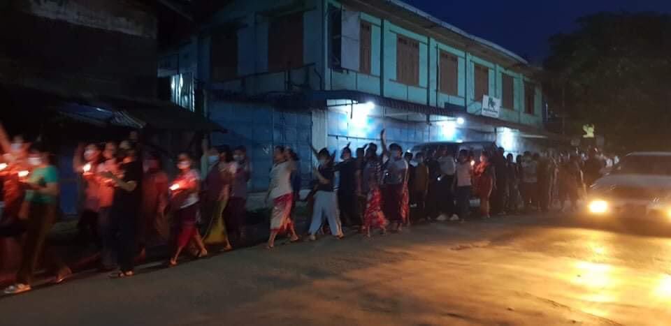 hpaungnai's tweet photo. A candlelight night strike was held in Mashikahtaung Hpakant tonight. The blood of the people will never get  cold upon the uprising. #WhatsHappeningInMyanmar #MilkTeaAlliance #May19Coup https://t.co/9I6j4UlkW5