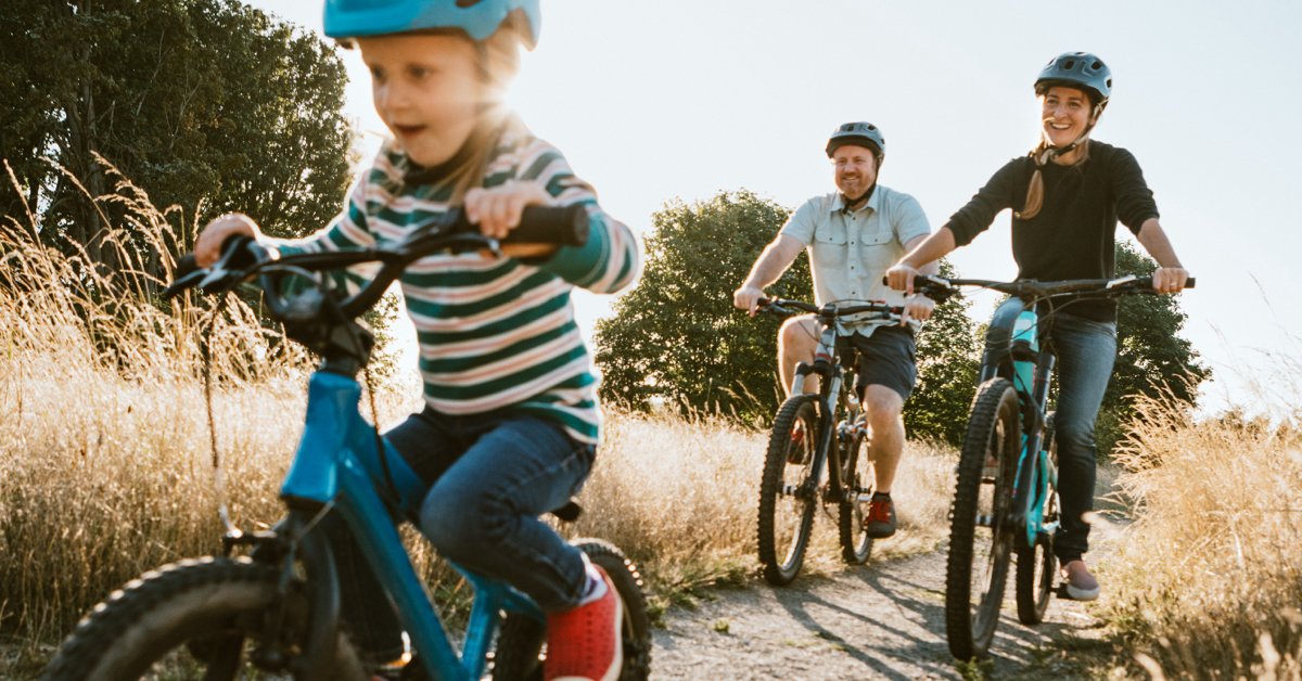 Hoe kunnen ouders hun kinderen helpen bij het omgaan met angst, boosheid en heftige emoties? Lees meer in ons nieuwe opvoedthema over het omgaan met emoties: tinyurl.com/y5z24nfz. #copingskills #positiefopvoeden