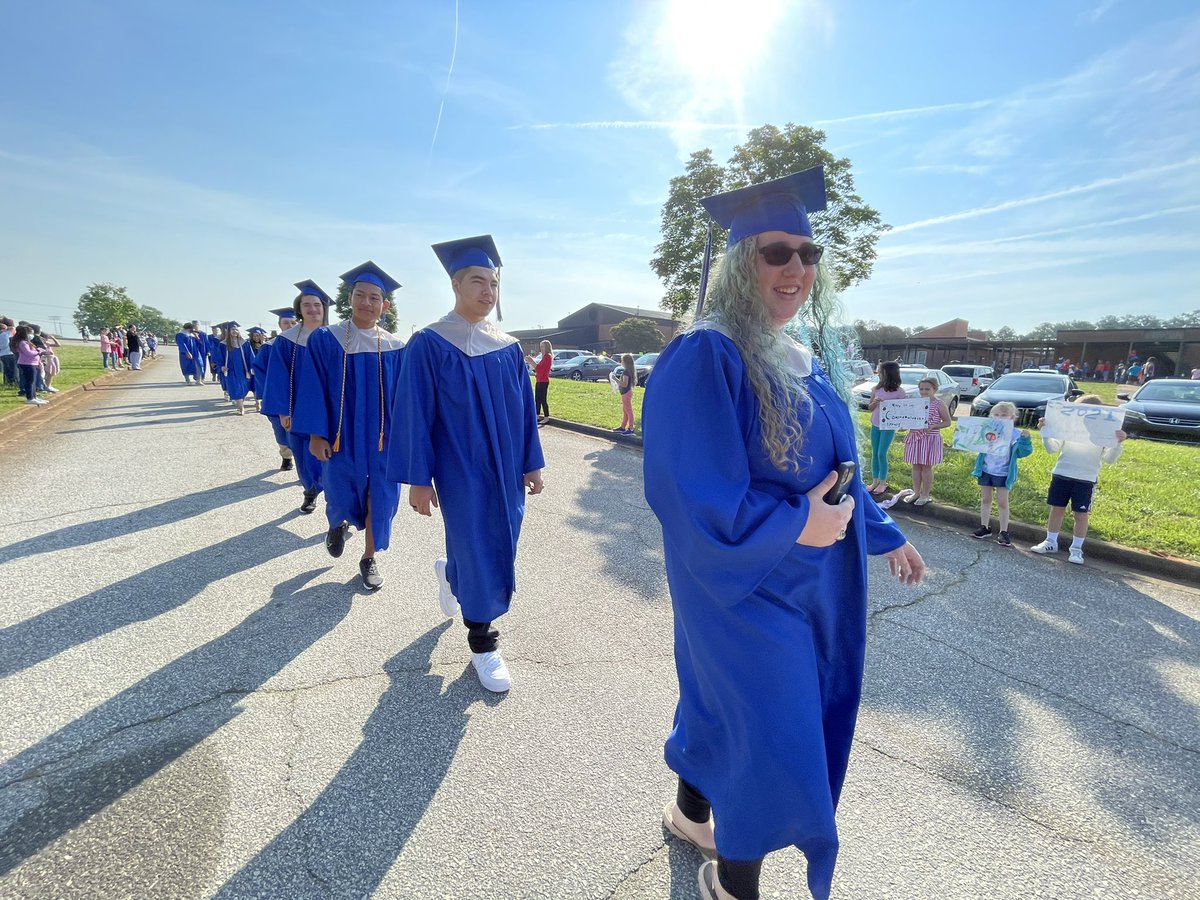 SpartanburgD5's tweet photo. Starting the morning off with @JFBHSRebels grads at Duncan Elementary 🎓 #WeAreD5 #Classof2021 https://t.co/YlM2IRL6sf