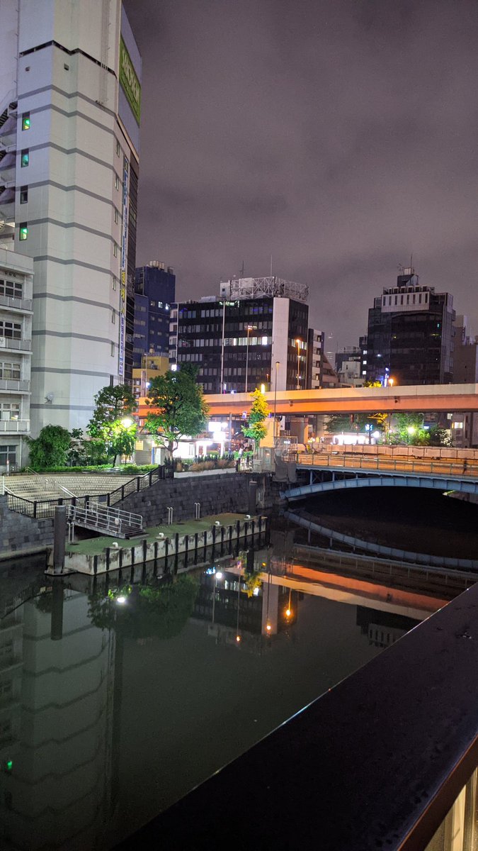 ぴよぴよ小鳥 On Twitter Aquos Zero2 標準カメラアプリ Googleカメラアプリ夜景モード