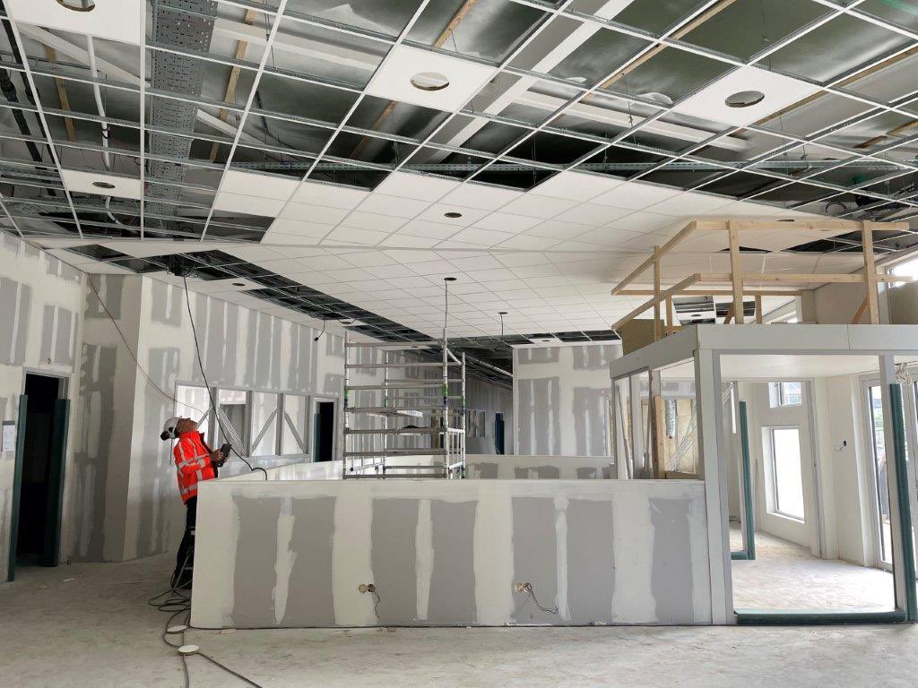 Vandaag op werkbezoek bij opzichter Erik Berg op het project “IKC- Bantuinweg” in Rhenen. 
Het gebouw krijgt een bamboe gevelbekleding. 
Erik waakt als bouwbegeleider van <a href="/cbbarnhem/">CBB Arnhem</a> over de kwaliteit van de werkzaamheden. Wij wensen Erik veel succes.