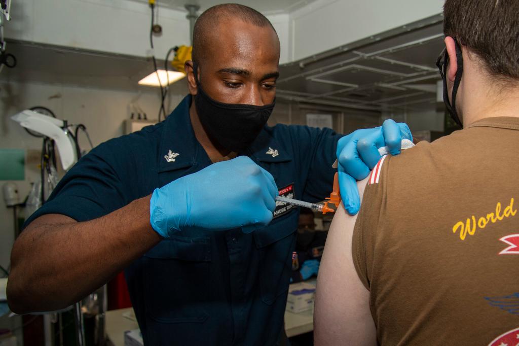 We are still in the fight to #SinkCOVID! 

#USNavy Sailors aboard #USSEssex (LHD 2) prepare and receive #COVID19 vaccines while underway off the coast of southern California.