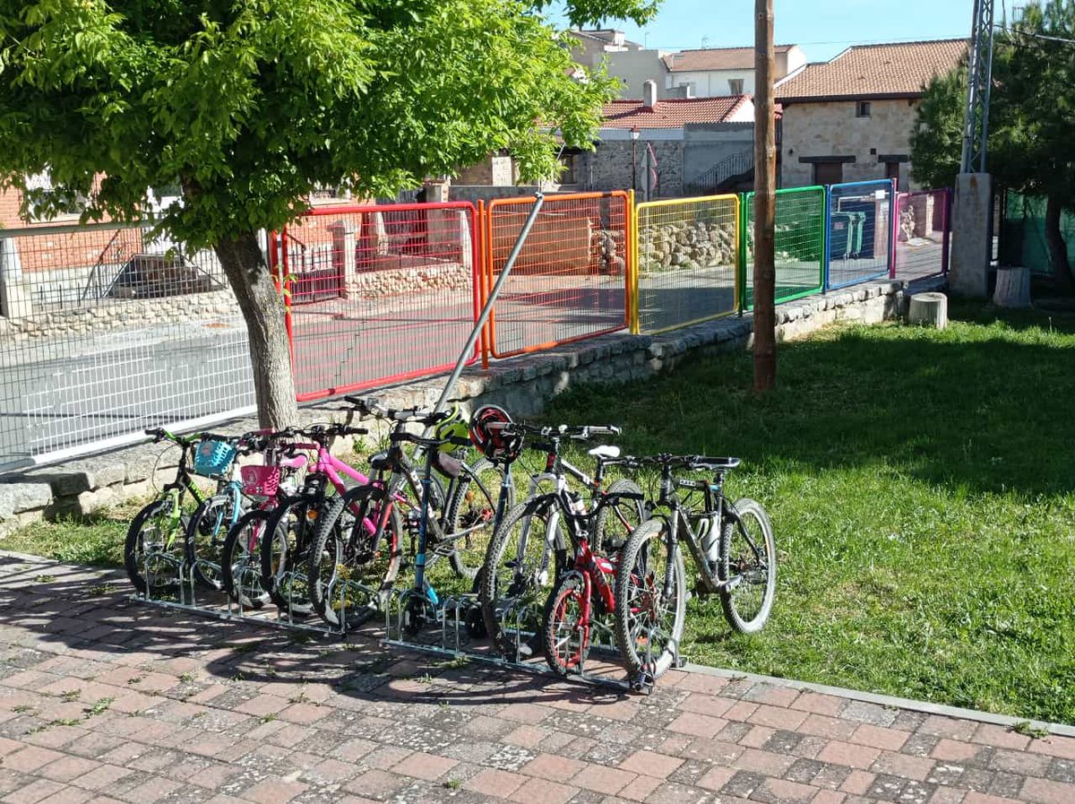 educacyl's tweet photo. En @CeoMirador: Zarzuela Del Monte. ¡Cole rural, vida saludable! #colerural 

#CentrosEducacyl #vidasaludable @CeoMirador 🚴‍♀️🚴‍♂️ #decaminoalcole https://t.co/uQwOu1JeVb
