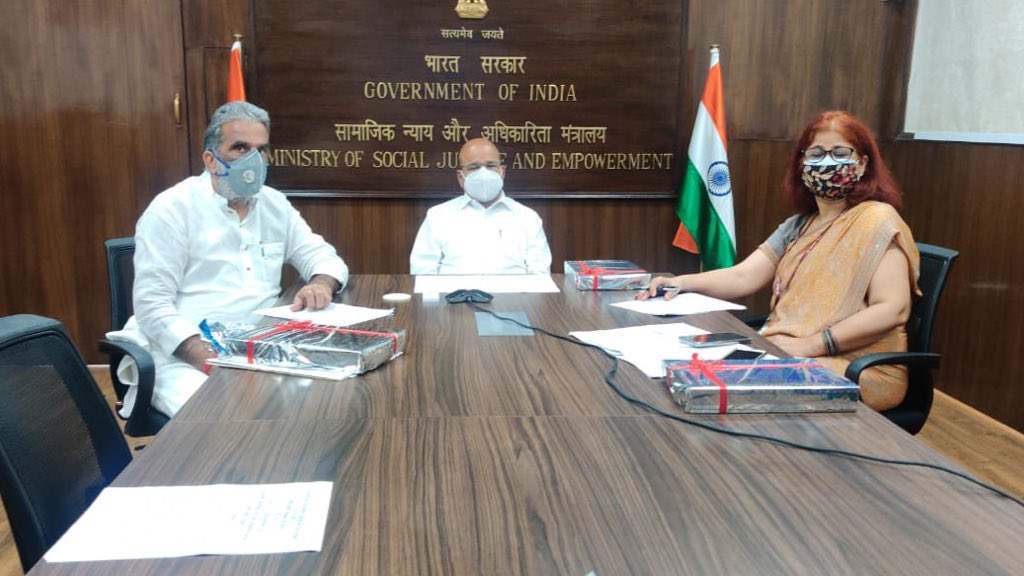 TCGEHLOT's tweet photo. सरकार ने दिव्यांगजनों के पुनर्वास पर अपने किस्म का पहला 6 महीने का #CBDI कार्यक्रम लॉन्च किया

दिव्यांगता के क्षेत्र में ऑस्ट्रेलिया की सरकार के साथ समझौता ज्ञापन इस दिशा में एक महत्वपूर्ण कदम है। https://t.co/nihtr1PBNy