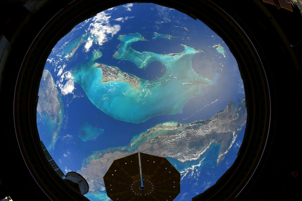 Au rayon des merveilles vues depuis l’espace, les Bahamas et leurs eaux aux mille nuances de bleu occupent la première place 🤩🇧🇸