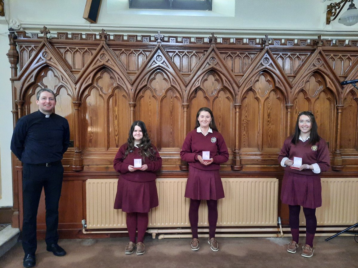 Congratulations to our three LC students who received their Papal Cross award today. Pictured here are Sarah O’Connell, Aisling Maloney & Gemma Peake with our Principal Mrs. Collins, our Deputy Principal Ms. O’Callaghan and our Chaplain Fr. Vincent Stapleton. #faithdevelopment