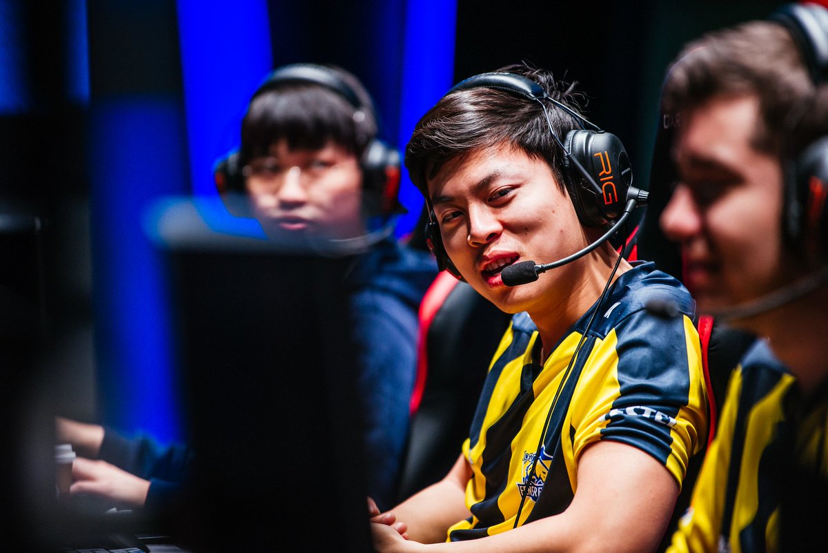 FlashLec's tweet image. Schalke 04 jouera le Summer Split de #LEC avec un nouveau jungler : @KireiLoL. Passé par Misfits Premier ou encore le championnat Turc et le projet du PSG quelques années plus tôt, il a fait des essais convaincants.

@GiliusLoL est quant à lui bench et peut explorer ses options.