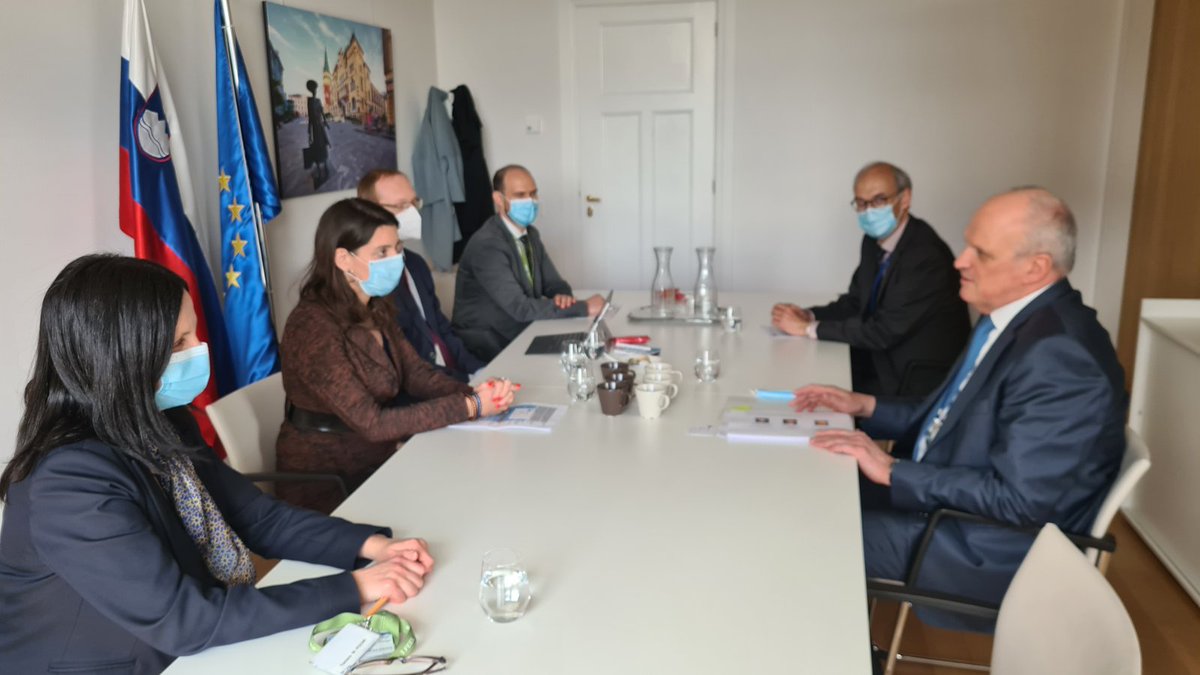 MVI_RS's tweet image. Delovni obisk v Bruslju ministrica @DrKustec zaključuje s sestanki z GD #ECOMP Carstenom Pillah in GD #TREE Petrom Jovorčkom. Tema pogovora so priprave na vodenje Sveta ministrov in proritete #EU2021SI predsedovanja 🇸🇮. #raziskave #izobrazevanje #sport #mladi @EUCouncil @SLOtoEU