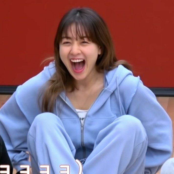 happy jihyo is the best jihyo🐈⬛ tweet media
