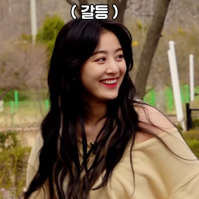 happy jihyo is the best jihyo🐈⬛ tweet media