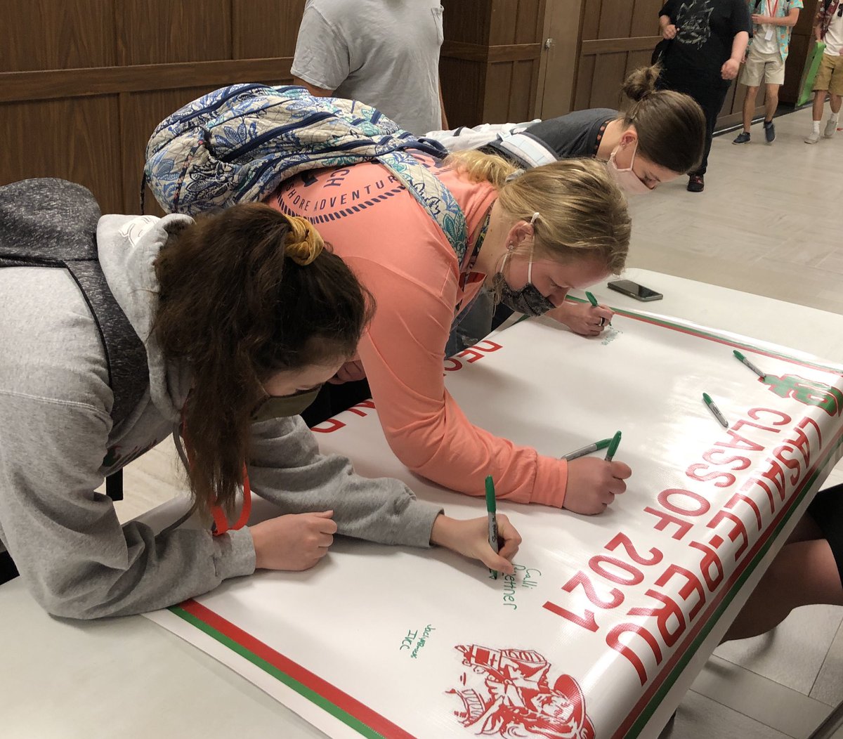 LPCounselors's tweet image. Class of 2021, stop by the counseling office to sign our Decision Day banner for a chance to win a gift card. The banner will be displayed at graduation. @LPHSrenaissance @LPCavaliers @J_Renaissance