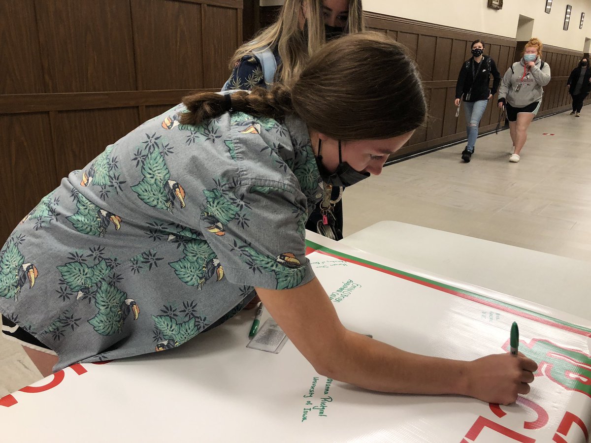 LPCounselors's tweet image. Class of 2021, stop by the counseling office to sign our Decision Day banner for a chance to win a gift card. The banner will be displayed at graduation. @LPHSrenaissance @LPCavaliers @J_Renaissance