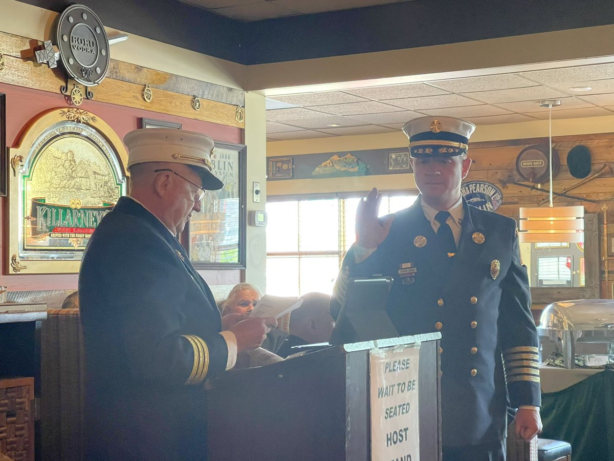 COMM Fire Chief Mike Winn was sworn today in by his Dad as the new @FCAM President. The association is in great hands.