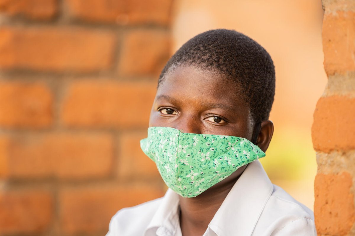 UNICEFMalawi's tweet photo. Your health is your wealth. 

What are you doing to stay safe and prevent catching #COVID19? Do not relax, carry on #WashingHandswithSoap, #AvoidingCrowdedPlaces and #WearingMasks.

#COVID19Malawi
#PreventionIsBetterThanCure https://t.co/oCAszmbFGR