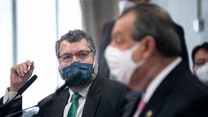 Mision_Verdad's tweet photo. #TendenciaAhora Excanciller brasileño impidió traslado de oxígeno de Venezuela a Manaos https://t.co/Eu2ypzCnMp https://t.co/8qOWGBb25V
