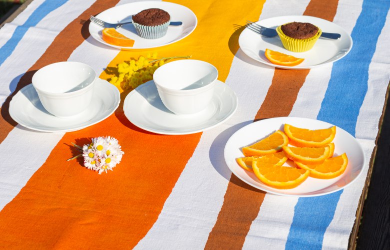 milanohome's tweet photo. Anima creativa di Stamperia Marchi, Lara Marchi studia il design e dipinge a mano coloratissime tovaglie, cuscini e tappeti realizzati con tessuti naturali. Clicca qui per saperne di più: https://t.co/yxSsn8Mpmj #HOMIcommunity #myhomelifestyle #italianhomelifestyle https://t.co/gHStZfeq7P