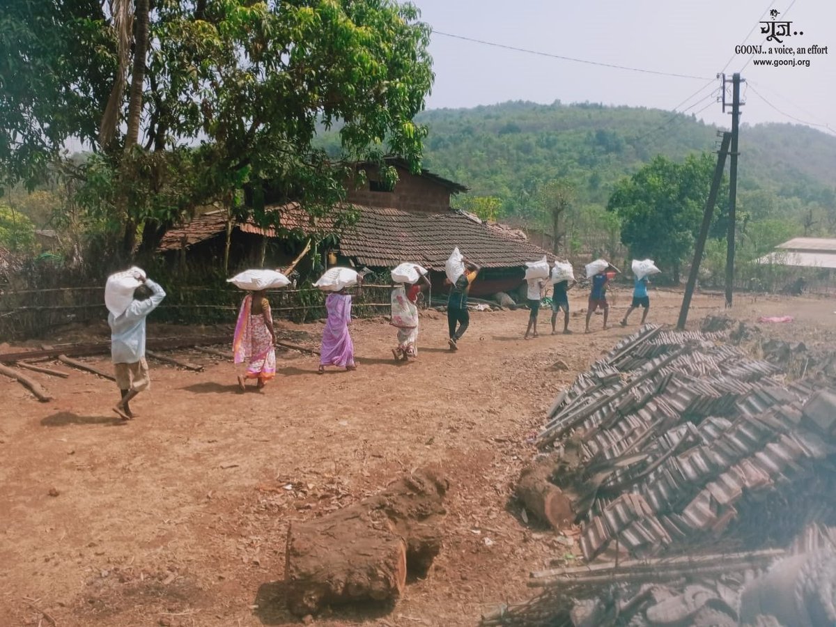 goonj's tweet photo. #UpdateFromtheGround
People across communities have again been left helpless and hungry. Villagers of Mandangad taluka in Ratnagiri, locals have lost their jobs and have limited to arrange their daily meals. Our field team responded to immediate need reaching ration kits to them https://t.co/iBNSpDWdJU