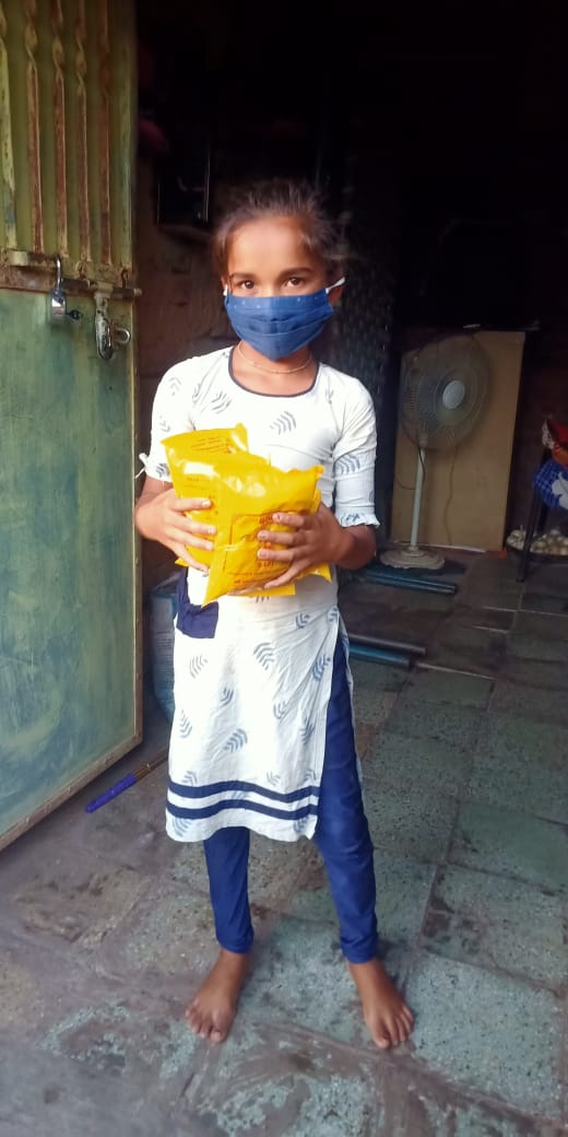 Bipinparmar3318's tweet photo. Tauktae વાવાઝોડા મા આ બાળકો ની ખુશી જોઈને તમામ કામગીરી નો થાક ઊતરી જાય છે. પોસ્ટ ડિઝાસ્ટર રિલીફ વર્ક @DDOBOTAD @lalit_sihu @vishalgupta @Collectorbotad https://t.co/9MuWTh1qcg
