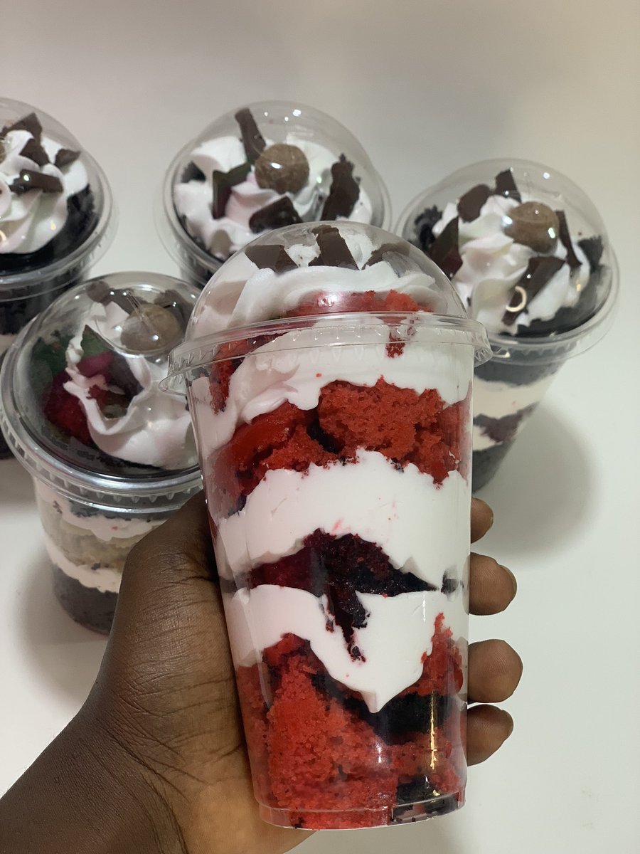 CherryBakery2's tweet photo. Cake in a cup😍😍 https://t.co/IJTtdwdkT7