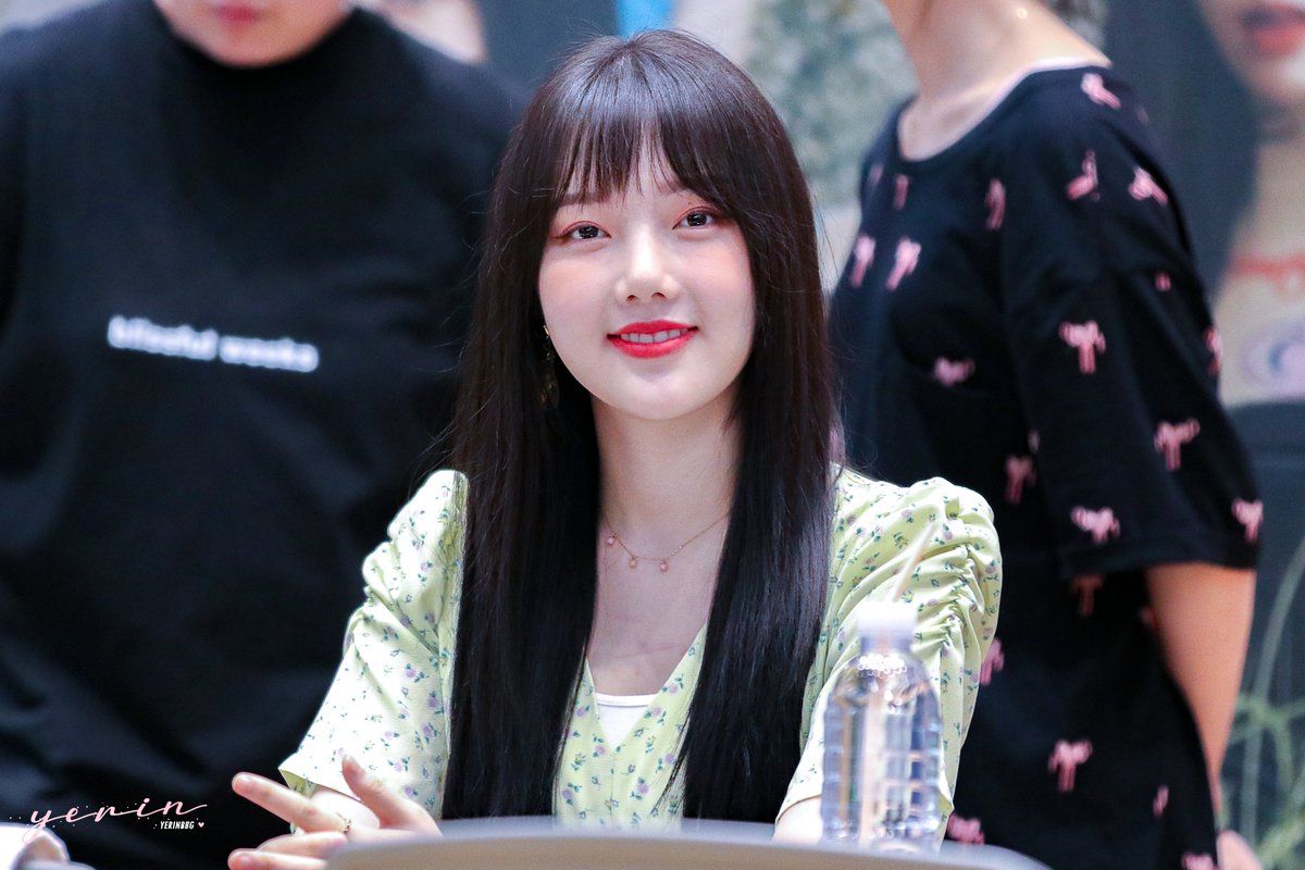 Yerinbbg's tweet photo. 190808 오사카 팬사

우리 다같이 꼭 다시 만나
앞으로도 더 많이 사랑합니다
#여자친구사랑해

#GFRIEND #여자친구 @GFRDofficial
#예린 #YERIN #イェリン https://t.co/BIRX3Oz65p