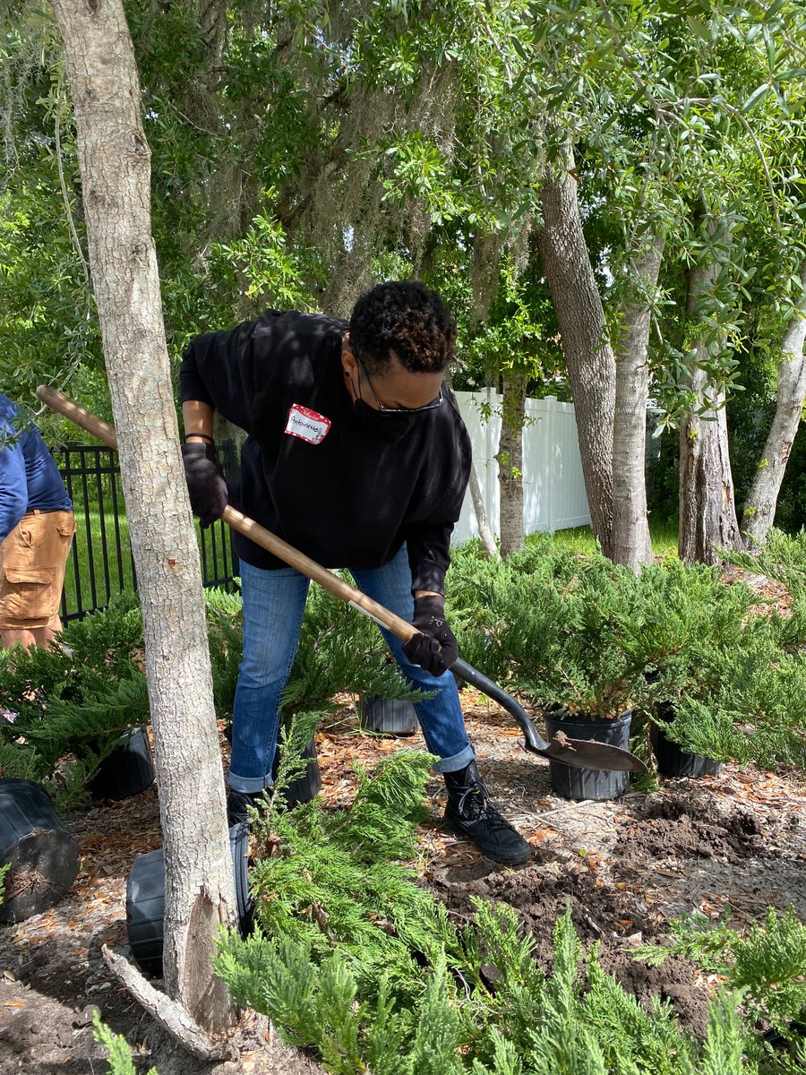 ORRFoundation's tweet photo. Take a look at some of the hard work our REALTORS® put into yesterday's beautification efforts at Give Kids The World Village! More than 50 REALTORS® helped critically ill children who reside in the theme park have a clean and beautiful space! #ORRF #makingadifference https://t.co/ibkOC7RruO