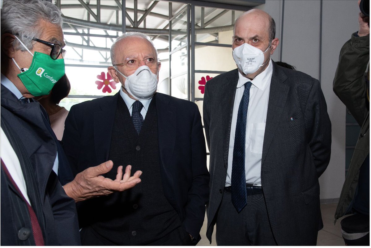 Rago_Group's tweet photo. Ecco alcuni scatti dell’inaugurazione del primo #HubVaccinale dedicato al #SettoreAgricolo che abbiamo il piacere di ospitare gratuitamente presso la nostra struttura. #VacciniCovid #ConfagricolturaSalerno https://t.co/9jLhMhLiFU