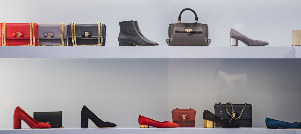 In our latest blog post, Lisa Gulbin, global luxury &amp; lifestyle goods executive for brands like Ralph Lauren, J.Crew and Tiffany, reveals the obstacles that prevent luxury brands from creating consistent, memorable experiences in every store. 
onedoor.com/why-well-execu…