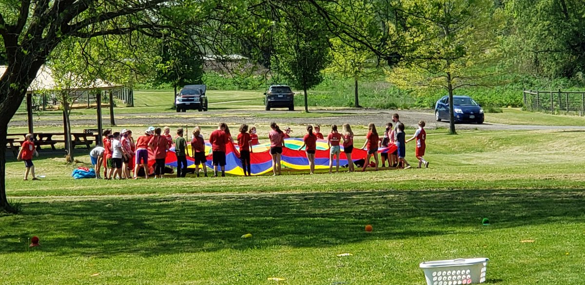 FifthWiggin's tweet photo. 5th Graders getting ready for Field Day! https://t.co/o7CXwLdcxl