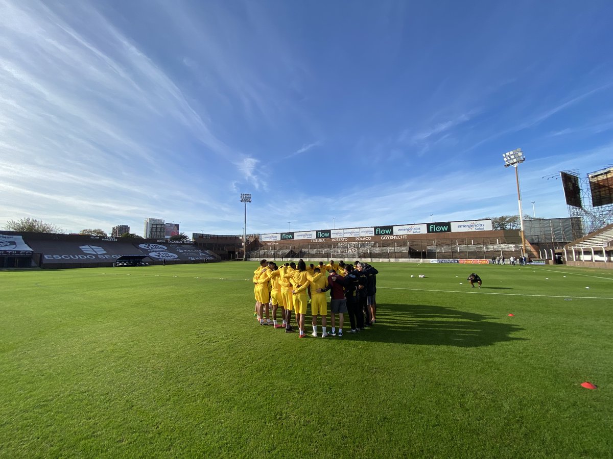 BarcelonaSC's tweet photo. Finalizó la #PrácticaBSC y agradecemos al @caplatense por brindarnos sus instalaciones, en el inicio de este convenio entre ambas instituciones 🇪🇨🤝🇦🇷 https://t.co/0HWMpYJFFr