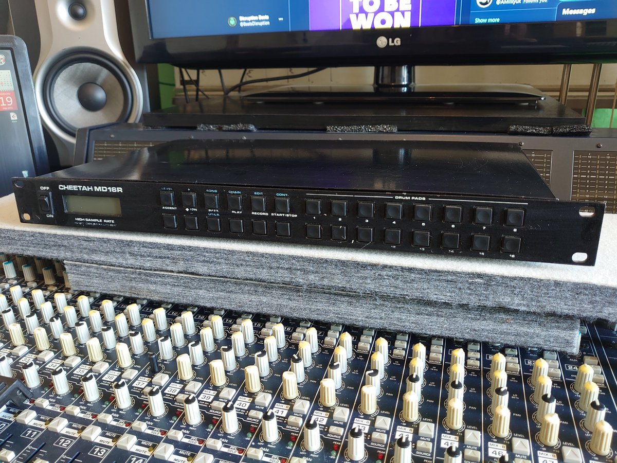 Any studio head's out there, that know anything about this rack mounted Drum machine?? I have no idea on its value but cant find another one like this for sale... 🧐🤩