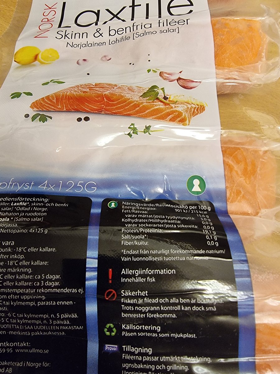 Gud vilken tur att jag läste allergiinformationen! Hade aldrig gissat vad lax innehåller 😱