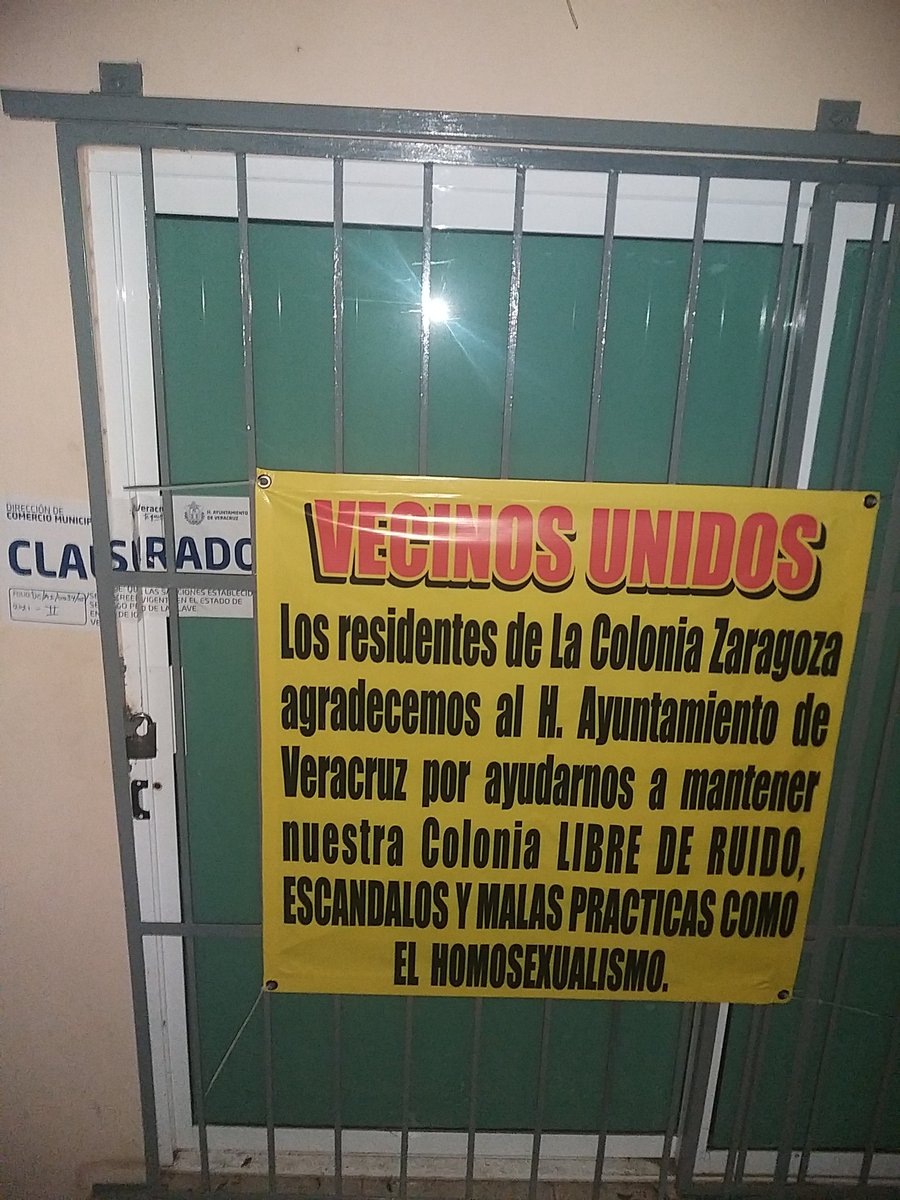 SrParaiso's tweet photo. La homofobia cerró las puertas del paraíso...

Q maldita impotencia...

Chequen el video de la pagina del bar paraiso en fb y compartanlo

https://t.co/IKZxyHB6ql https://t.co/W2dWPpocud