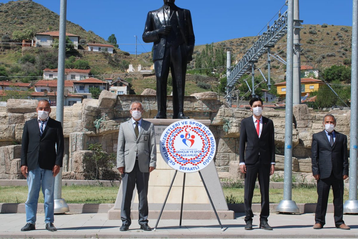 GSB_Yozgat's tweet photo. Şefaatli İlçe Müdürlüğümüzde 19 Mayıs Atatürk'ü Anma, Gençlik ve Spor Bayramı kutlamaları İlçe Müdürümüz Muzaffer Arslan'ın çelenk sunumuyla yapıldı.
#19Mayıs1919 https://t.co/Evydfxehsu