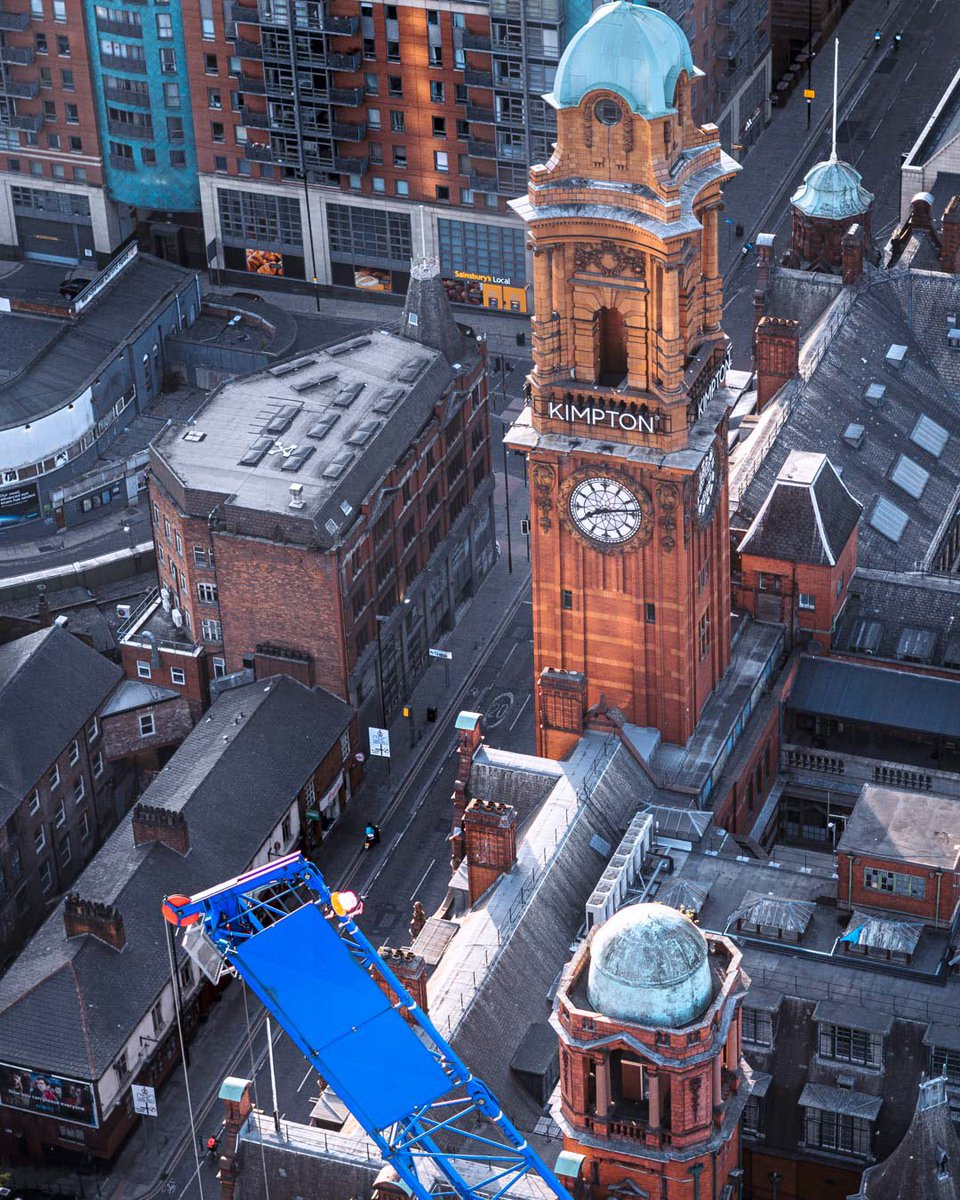 samlord_visuals's tweet photo. The Kimpton from above ⏰   @TheMancUK @MENnewsdesk @Kimpton  #manchesterphotography https://t.co/zTGkoybNt5