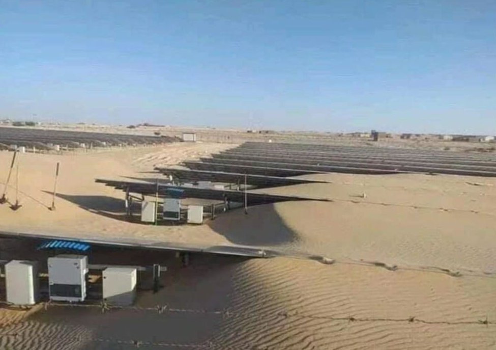 Solaranlagen in der Wüste: super Idee! Immer Sonne (nun ja, tagsüber) und viel Platz! Was soll da schon schiefgehen? ☀️🤔