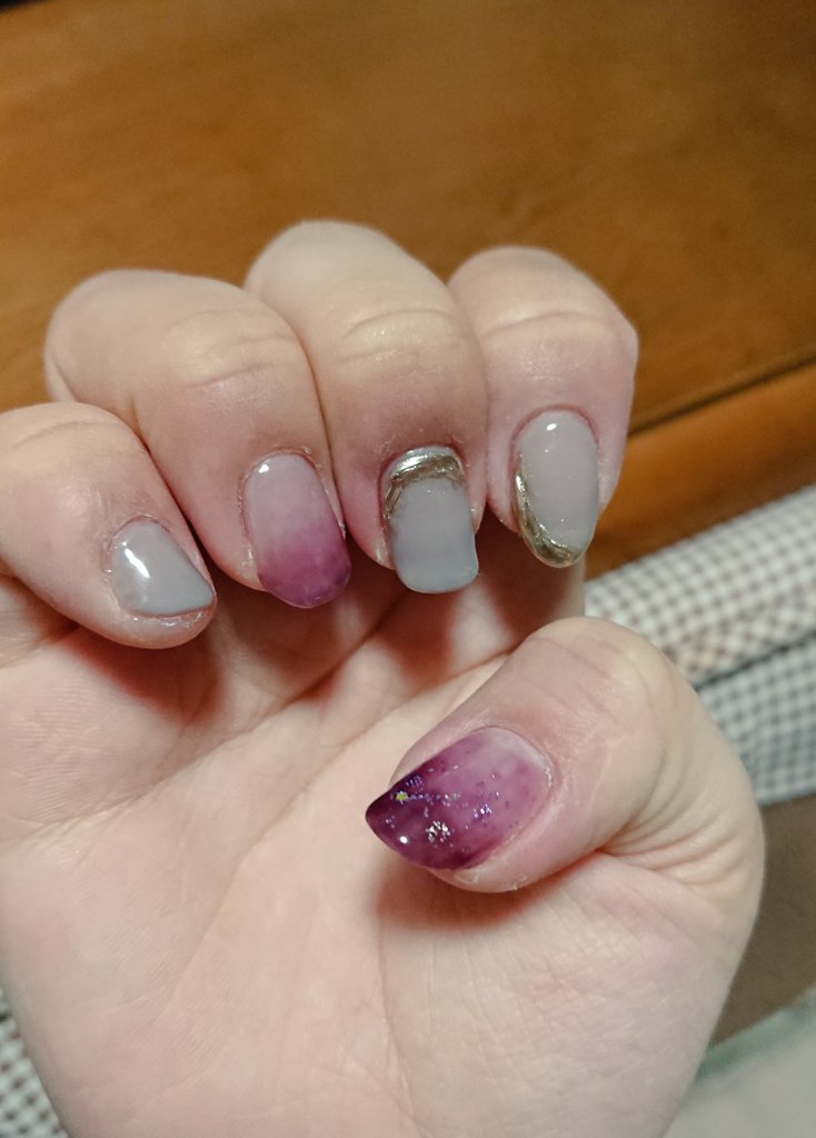 ぺぇたぁ ジェルネイル剥がれた指のみ補習 右手 人差し指 中指 小指 左手 中指 単色塗り初めてやったわ そういえば 部分ミラーが上手くいかぬ ニュアンスってなに ｰ Momoジェル Momo01 Momo24 T Co Ybchw8ay0v Twitter