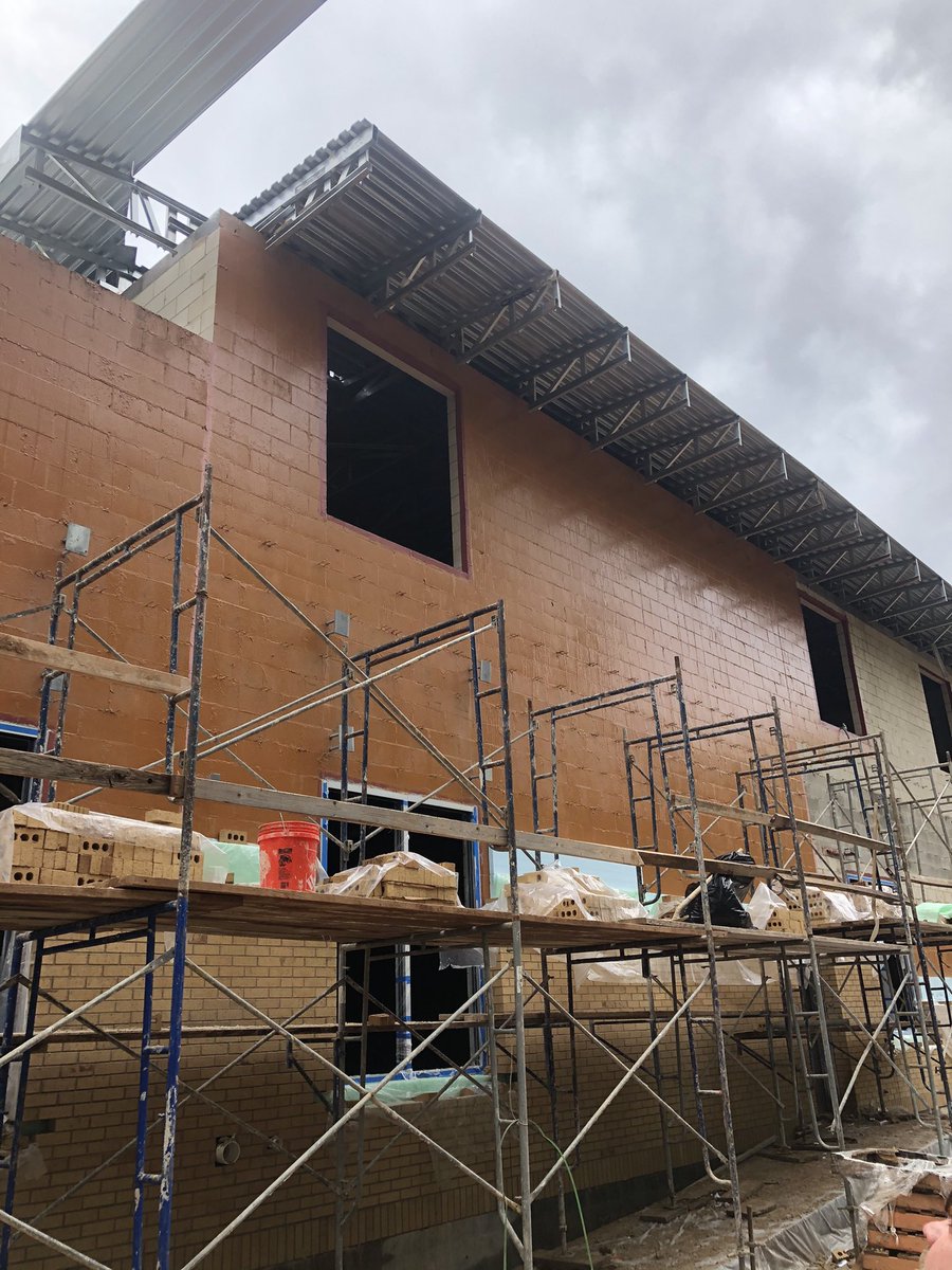 Jake_PROSOCO's tweet image. The storms in New Orleans won’t stop @PROSOCO Cat 5 from going up! Cap the walls and get to rolling. Imagine the delays with a peel and stick, not to mention the detailing around brick ties. #FluidApplied &amp;gt; sheets every time