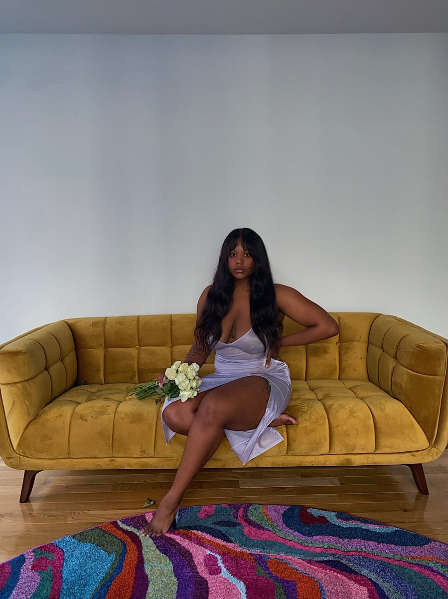 thekayanova's tweet photo. my first couch—a love story ❤️ https://t.co/rXLxriMU2H