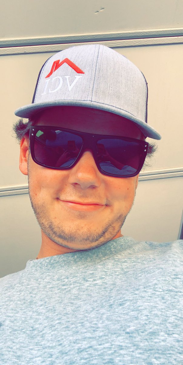 timinsky1's tweet image. Time to get my self confidence back! #readytobehappy #timetoworkonme