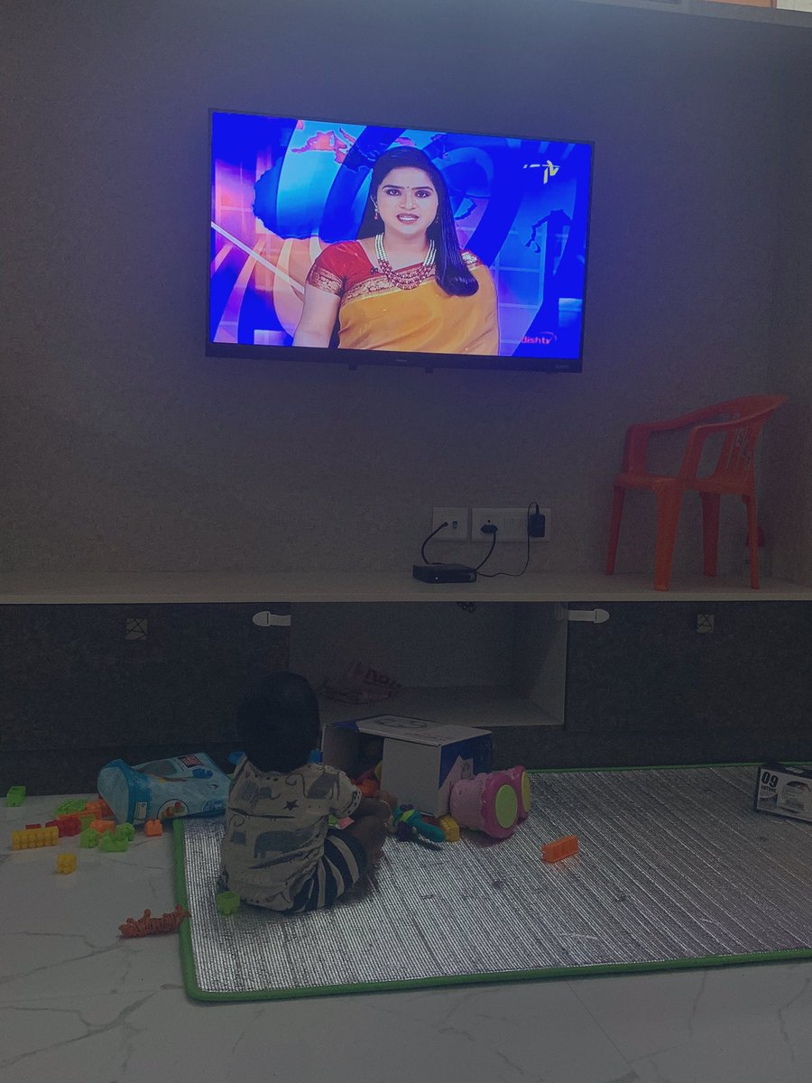 harshamakam's tweet photo. My daughter watching 😆 #EtvNews @etvteluguindia #ETVFAN https://t.co/ODeQeplOil