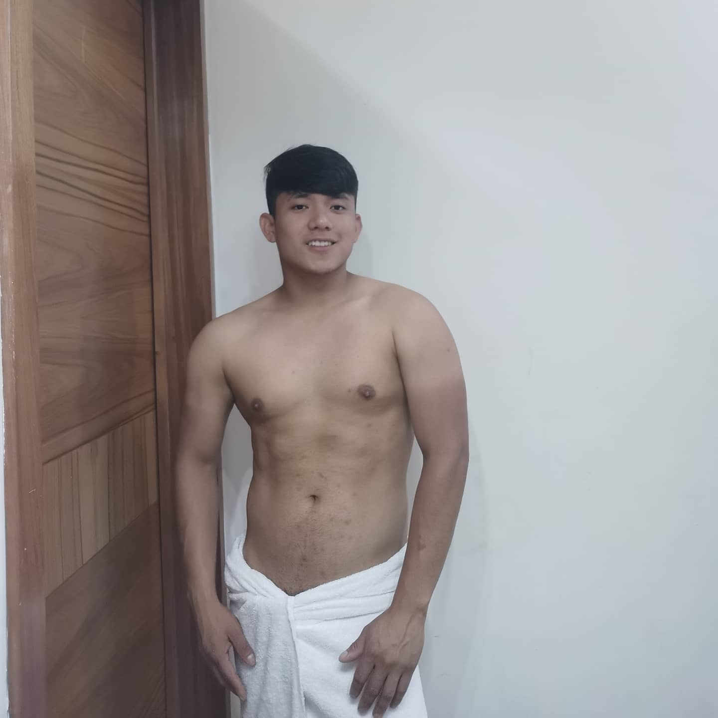 Diego Nolas on X: Les gustaría que subiera una foto totalmente desnudo?  t.coSNYu9aYgb7  X