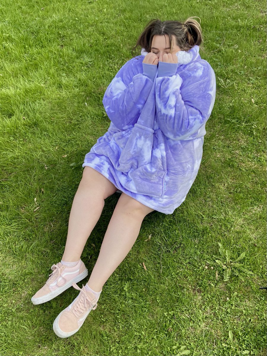 GrowingCandy's tweet image. You know whats soft, warm, cosy and all things nice? My new Oodie. 

We are kindly sponsored by @TheOodie so if you'd like to be super comfy as well, how bout you use code GROWINGCANDY at check-out for 30 bucks off?