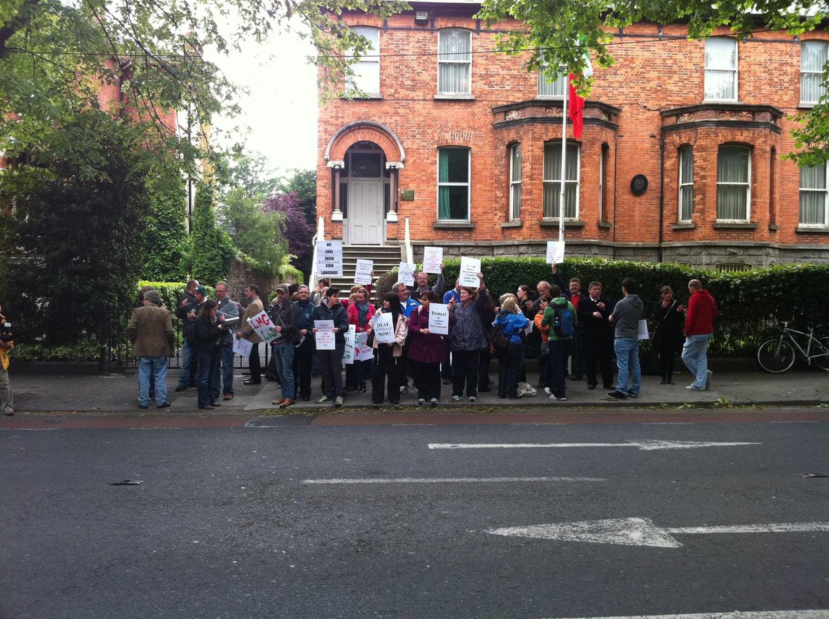 jconama_bosco66's tweet photo. Glad to know Italian Sign Language (LIS) has been finally recognised by the Italian parliament today! Heartiest congratulations to all concerned! A long way since we held the vigil outside the Italian embassy on 25th May 2011! Molte congratulations Comhghairdeas mór https://t.co/gZbgxh8p7T