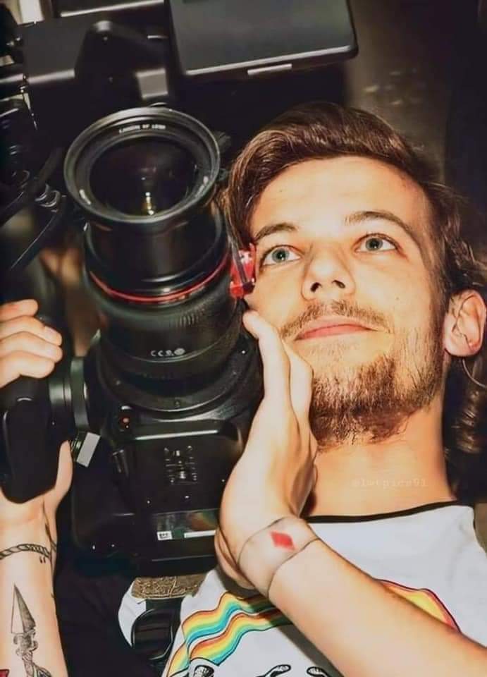 Sheisaclown_28's tweet photo. Mi vida está a salvo porque estás en ella
I vote #Louies for #BestFanArmy at the #iHeartAwards︎ https://t.co/RlgqxQIgye