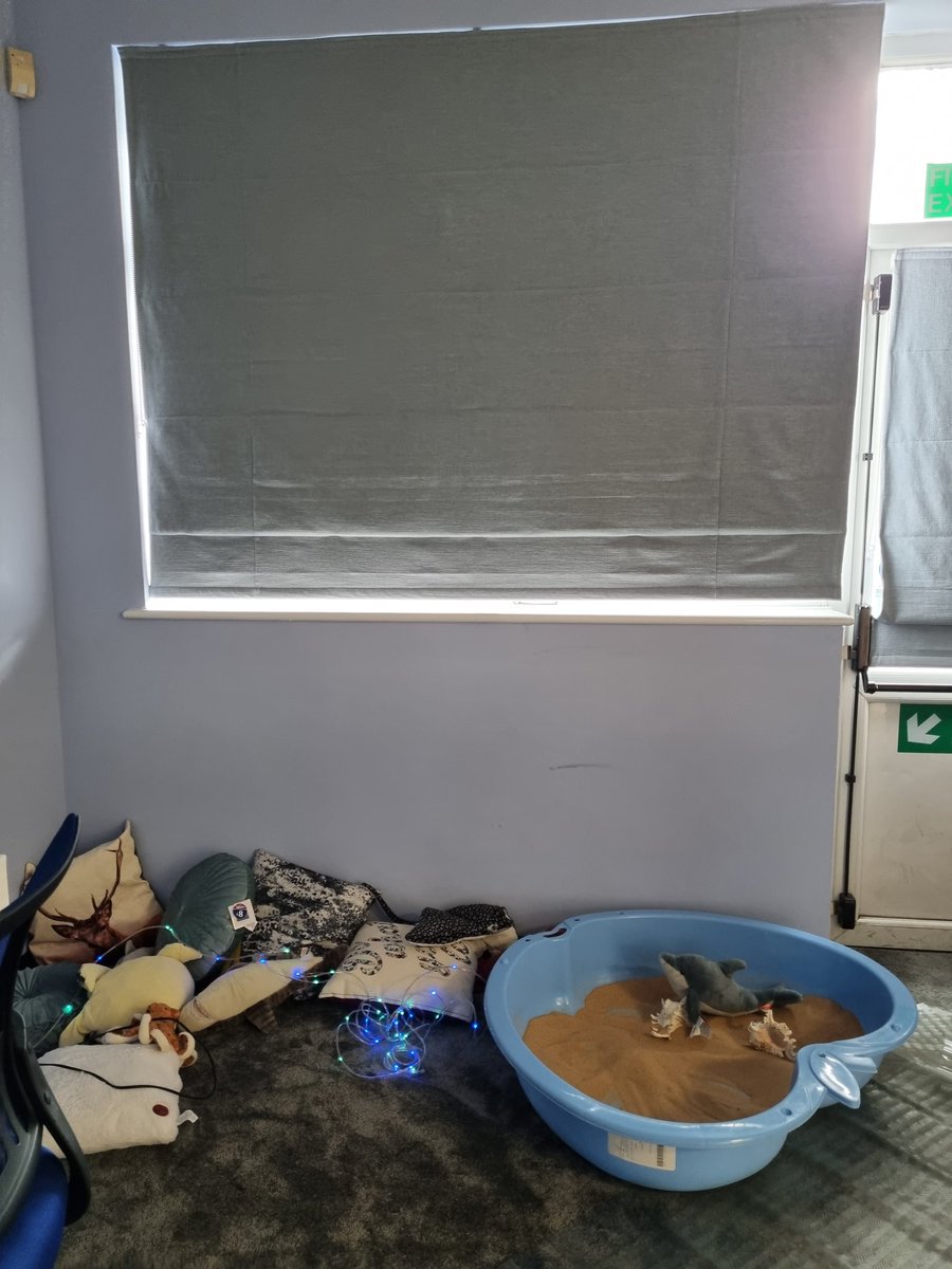 Mrs_Cooke_'s tweet photo. @PrimaryKingsway introducing our Mind Hub room. Used for all things mental health... CAMHS, counselling and emotional wellbeing groups. @LivCAMHSFYI #childrensmentalhealth #sensoryroom #calmroom #mentalhealth https://t.co/ogb7uep72K