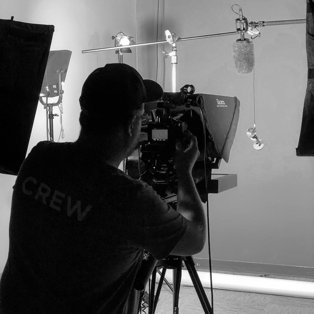 SeeSpotRunLR's tweet photo. Some days we’re shooting talent in the studio...other days we’re shooting bobblehead figurines hanging from a string which will later be transformed into a skydiving scene on video! #moviemagic #itswhatwedo https://t.co/rNdfaCQVLk