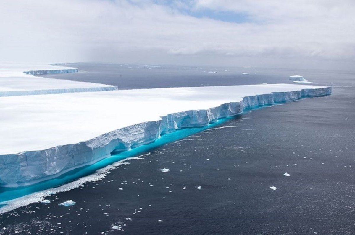 RwRishikesh's tweet photo. World 🌎 largest iceberg melt away in antartica A68a #sataliteimages #IceBerg #A68a #Antarctic https://t.co/krEntQbF8J