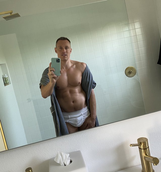 New bathroom! Same dad. https://t.co/Z4nzEGsFc3