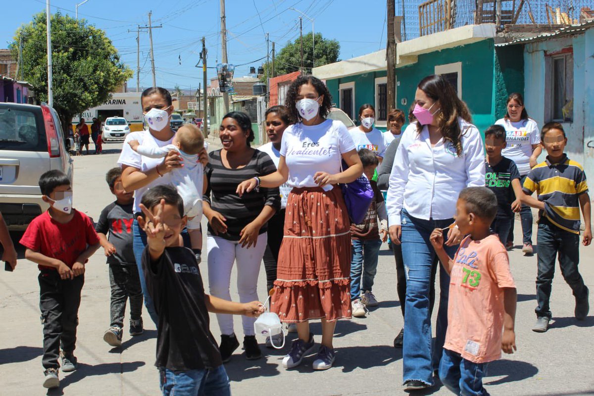 JuntasXDurango's tweet image. Recorrido de Presidenta @OnmpriNacional @MonseArcosV, Presidenta Estatal @SugheyTorresR y Candidata @GabyHLopez, para visitar a familias de la colonia Constitución.

#MujeresTrabajando #JuntasPorDurango #JuntasPorMéxico #4G